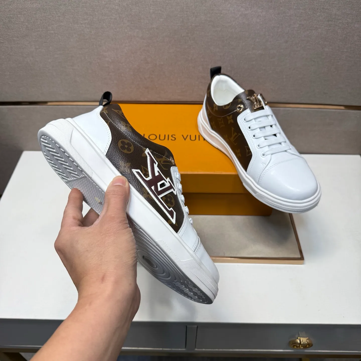 ⬛️Ex-factory price p400 [LV~] Men's casual shoes, 2025z cabinet sales simultaneously 🔶Code number: 38-44#️⃣ 🔷3 colors🔜The upper is made of multi-material splicing ➕Genuine leather lining, comfortable and breathable, sole: original comfortable and wear-resistant outsole, ⚠️real thing📱photographed🎬real thing is better📢📢📢